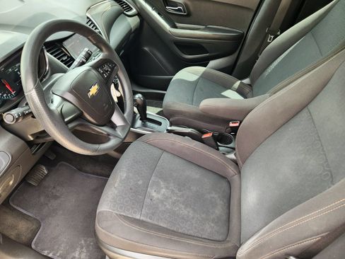 Used 2021 Chevrolet Trax LS FWD image 14