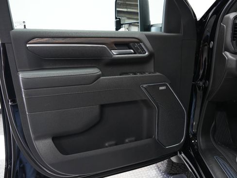 New 2025 GMC Sierra 2500 SLT w/ SLT Premium Package image 23