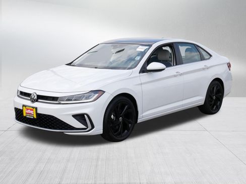 Used 2025 Volkswagen Jetta SE w/ Sunroof Package FWD image 3