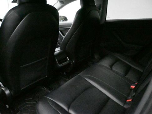 Used 2019 Tesla Model 3 Mid Range image 9