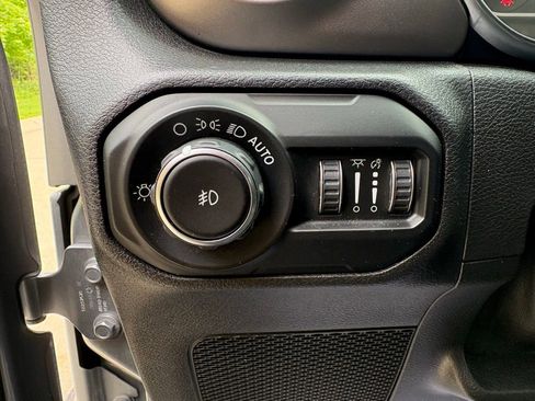 Used 2020 Jeep Wrangler Sport AWD/4WD image 17