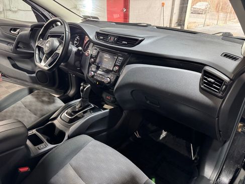 Used 2021 Nissan Rogue Sport SV image 14