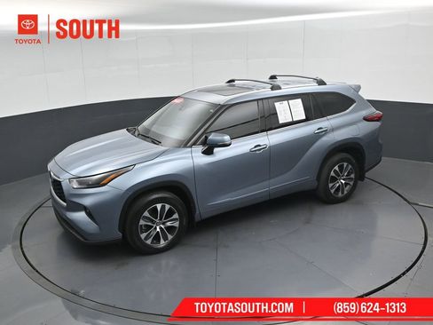 Used 2022 Toyota Highlander XLE AWD/4WD image 56