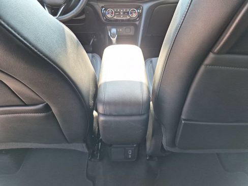 Used 2021 Buick Encore GX Select AWD/4WD image 31