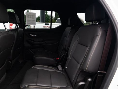 Used 2023 Chevrolet Traverse LT image 19