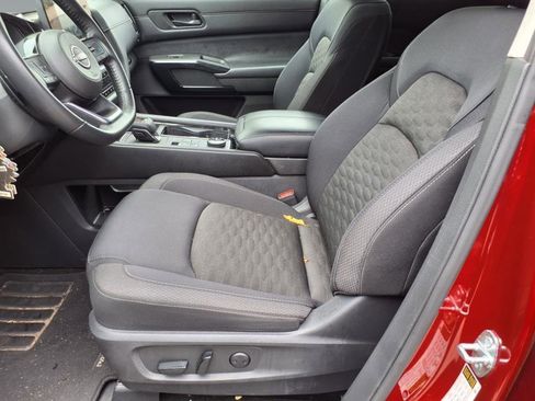 Used 2023 Nissan Pathfinder SV image 11