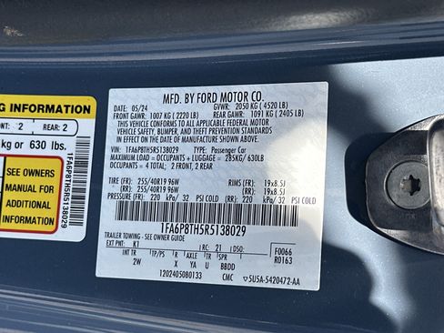 Used 2024 Ford Mustang Coupe RWD image 31