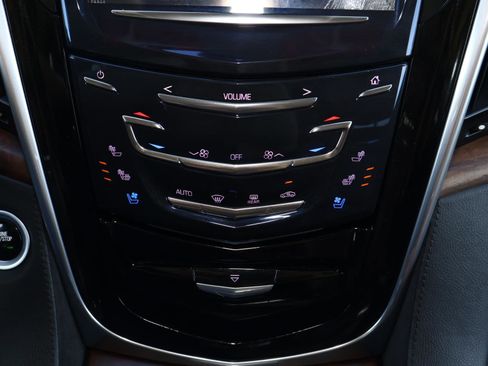 Used 2020 Cadillac Escalade Premium Luxury w/ Escalade Sport Edition image 35