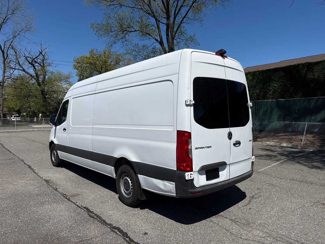 Used 2023 Mercedes-Benz Sprinter 2500 image 4
