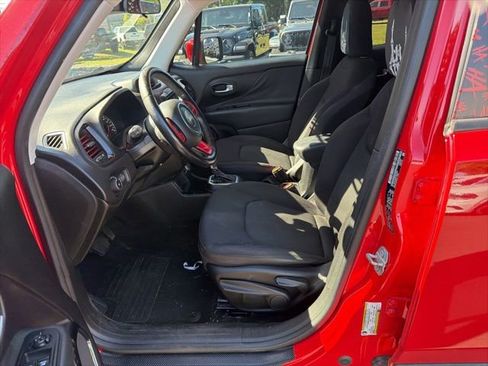 Used 2018 Jeep Renegade Altitude image 17