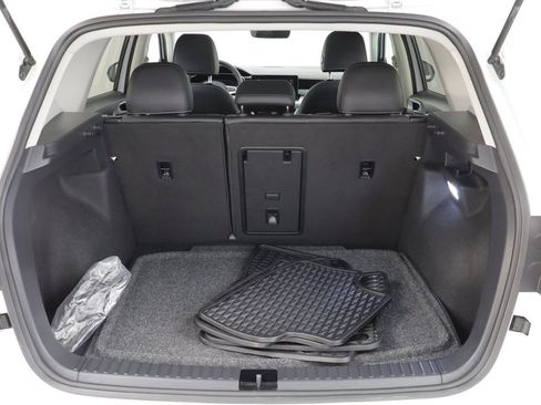 Used 2025 Volkswagen Taos SEL image 18