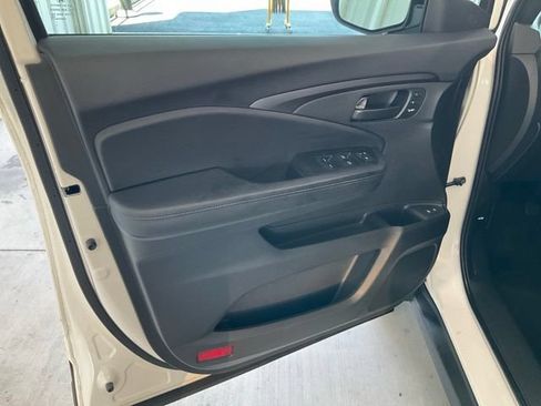 Certified 2024 Honda Passport EX-L image 5