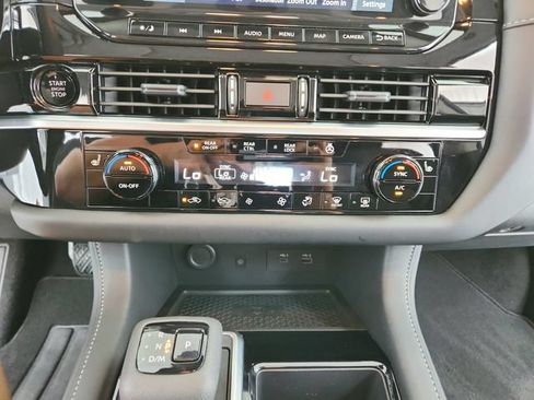 Used 2025 Nissan Pathfinder SL w/ SL Premium Package FWD image 30