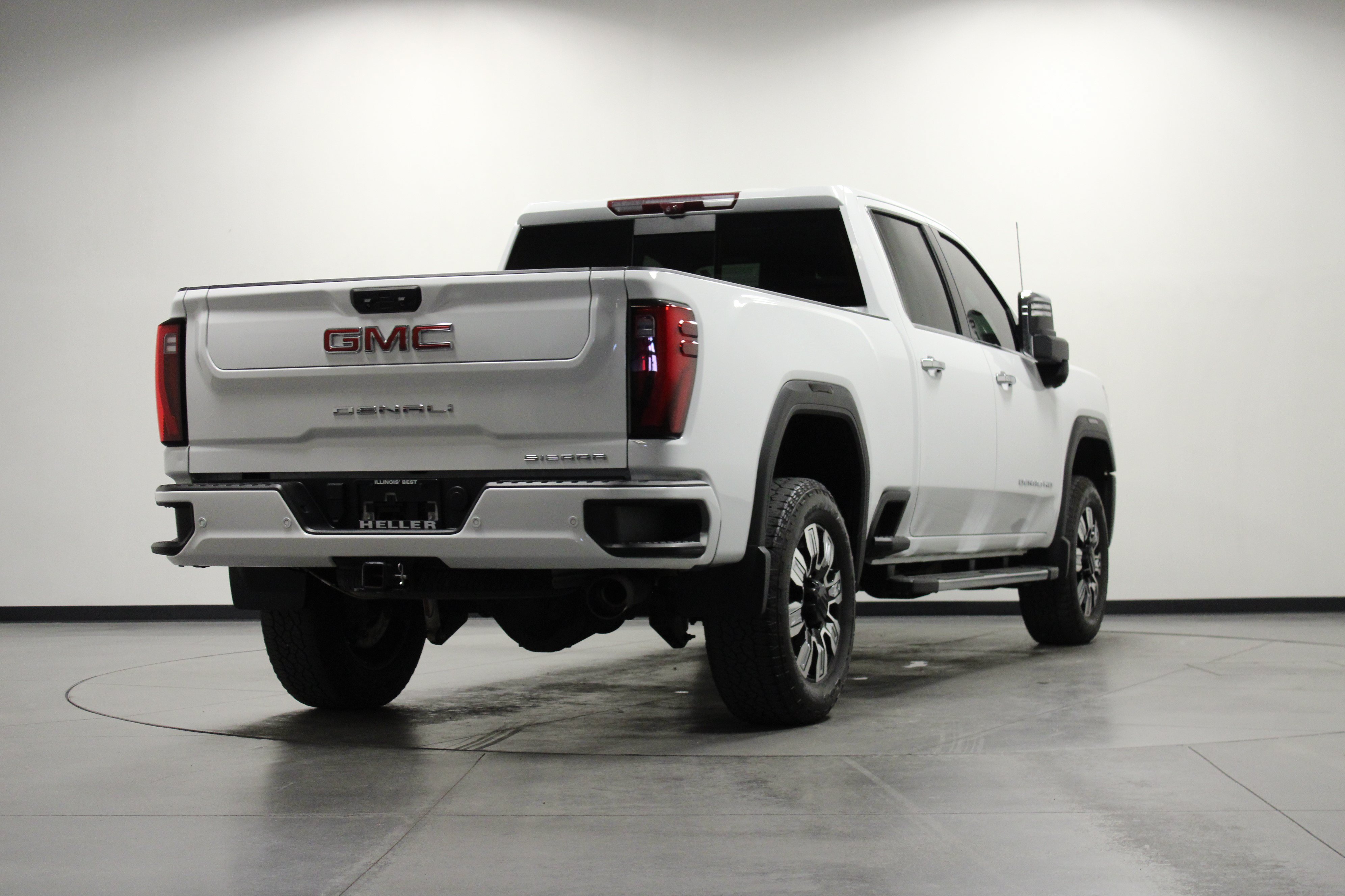 Used 2024 GMC Sierra 2500 Denali w/ Denali Reserve Package AWD/4WD image 4