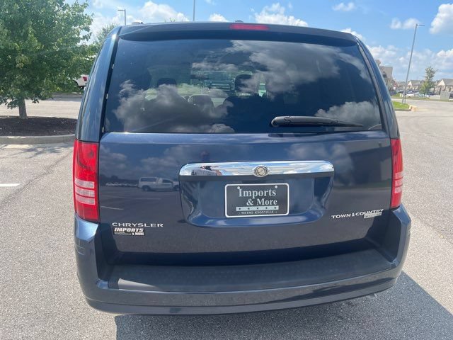 Used 2009 Chrysler Town & Country Touring w/ Family Value Group FWD image 11