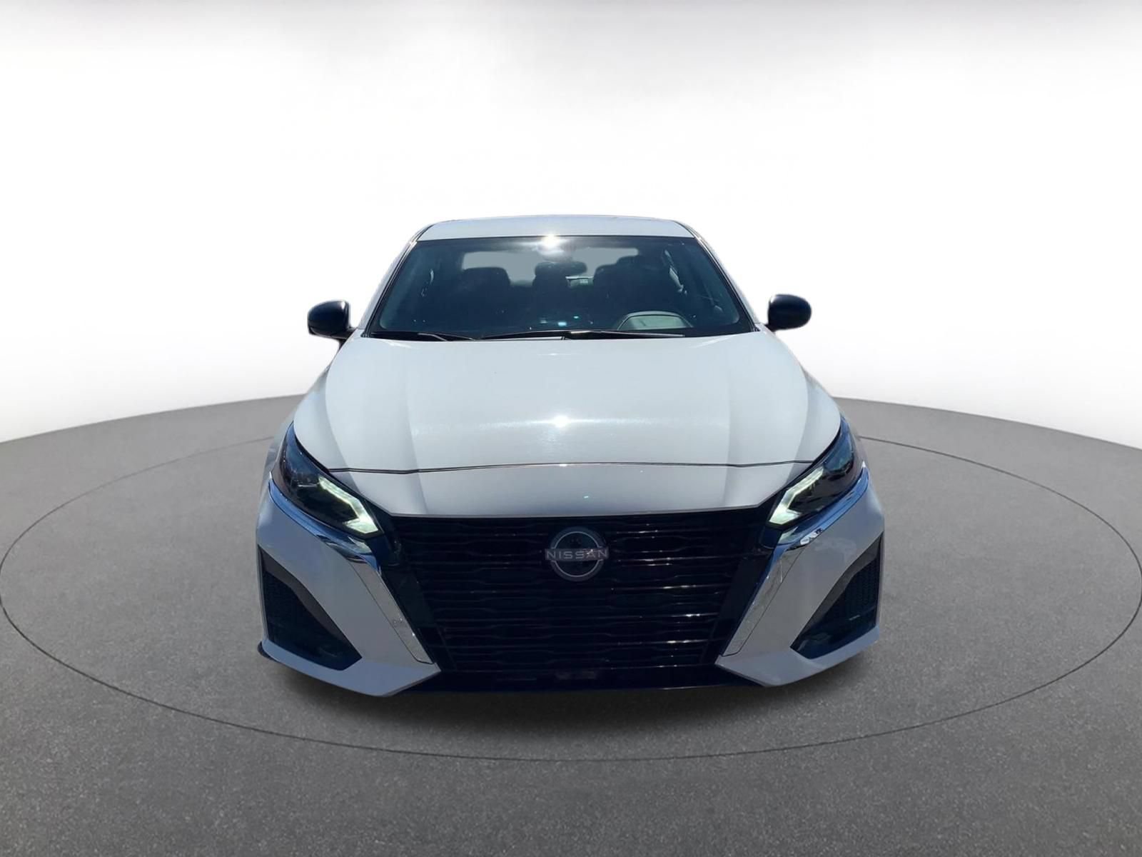 Used 2025 Nissan Altima 2.5 SV FWD image 4