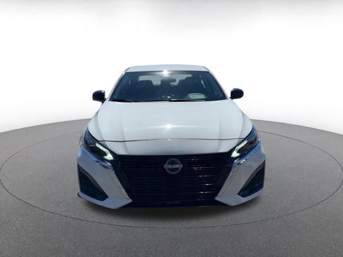 Used 2025 Nissan Altima 2.5 SV FWD image 4