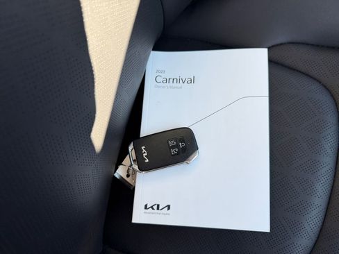 Used 2023 Kia Carnival LX image 30