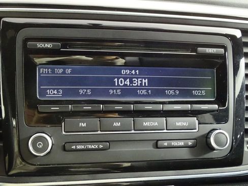 Used 2014 Volkswagen Beetle 2.5 image 25