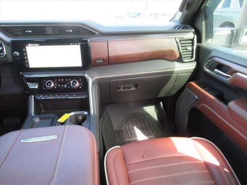Used 2024 GMC Sierra 2500 Denali Ultimate w/ Max Trailering Package image 12