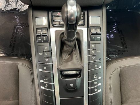 Used 2017 Porsche Macan AWD/4WD image 29