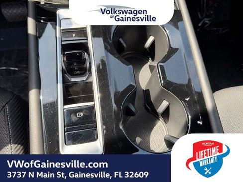 Used 2025 Volkswagen Atlas Cross Sport SE AWD/4WD image 27