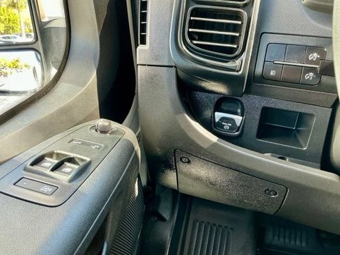 Used 2025 RAM ProMaster 2500 w/ Convenience Group FWD image 19