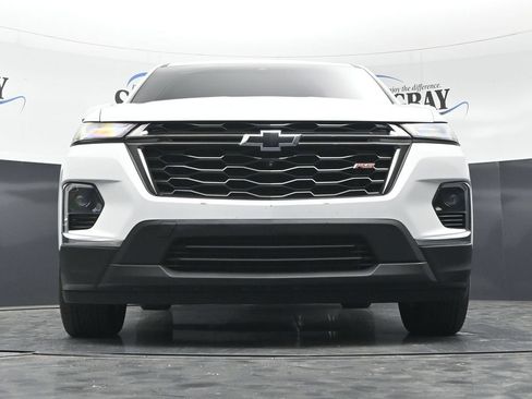 Used 2023 Chevrolet Traverse RS FWD image 30