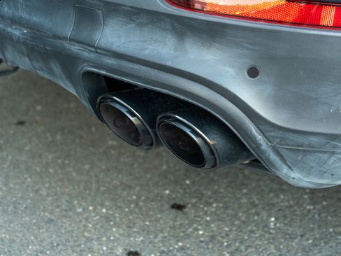 Certified 2023 Porsche Cayenne Platinum Edition image 48