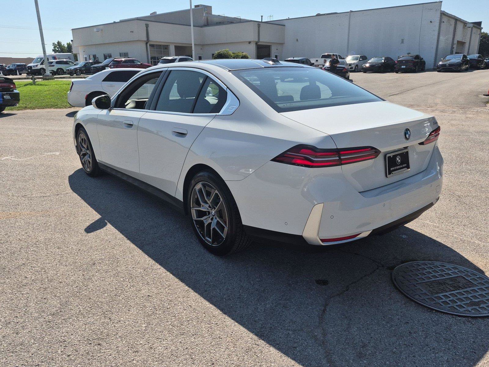 Used 2026 BMW 530i RWD image 3