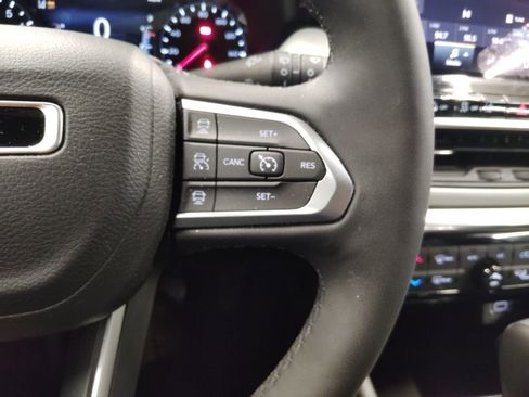 Used 2024 Jeep Compass Limited image 17