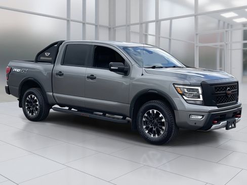 Used 2020 Nissan Titan PRO-4X w/ Pro-4x Convenience Package image 8