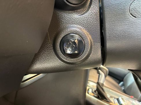 Used 2021 Nissan Armada SV w/ SV Appearance Package RWD image 25