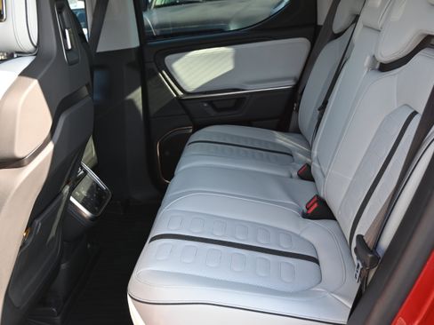 Used 2025 Rivian R1T Adventure image 27