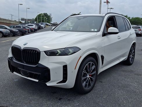 New 2026 BMW X5 xDrive40i w/ M Sport Package AWD/4WD image 2
