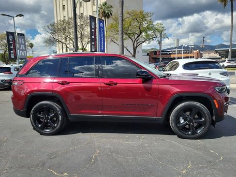 Used 2023 Jeep Grand Cherokee Limited w/ Luxury Tech Group II AWD/4WD image 33