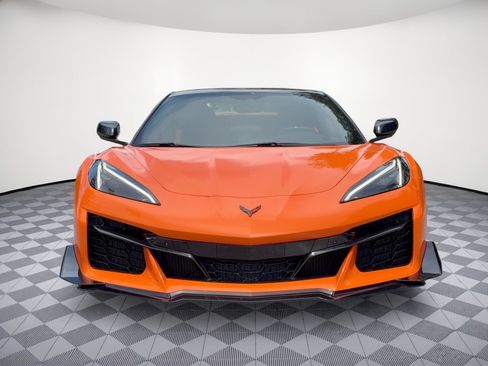 Used 2023 Chevrolet Corvette Z06 w/ Z07 Performance Package RWD image 6