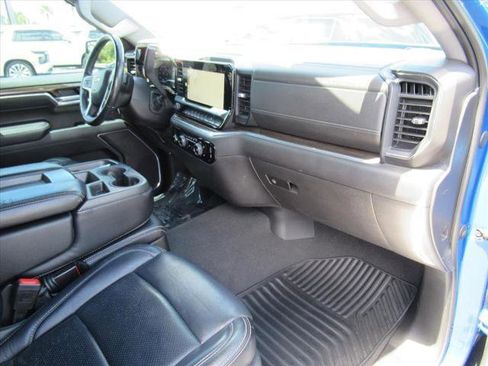 Used 2022 Chevrolet Silverado 1500 LT AWD/4WD image 11