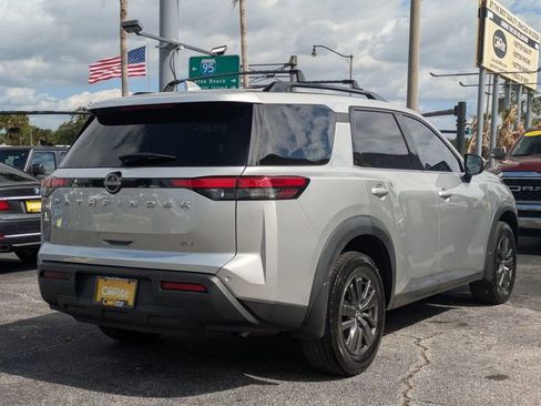 Used 2022 Nissan Pathfinder SV FWD image 5