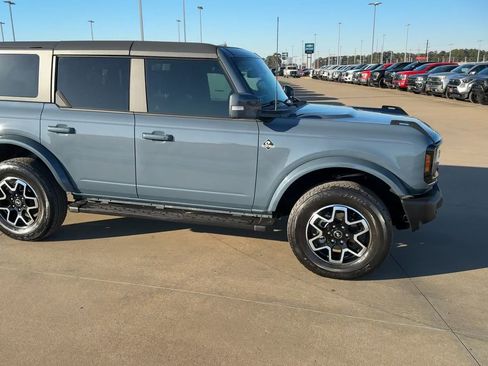 Used 2023 Ford Bronco Outer Banks image 2