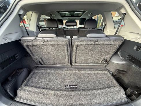 Used 2018 Volkswagen Tiguan SE w/ Panoramic Sunroof Package image 11