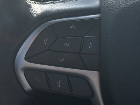 Used 2022 Jeep Grand Cherokee Laredo X image 9