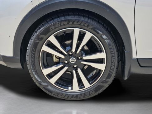 Used 2018 Nissan Kicks SV FWD image 29