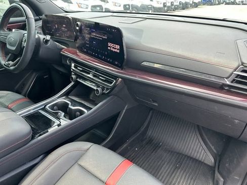 Used 2024 Chevrolet Traverse RS w/ LPO, Floor Liner Package AWD/4WD image 13
