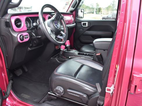 Used 2022 Jeep Wrangler Unlimited Rubicon w/ Cold Weather Group image 12