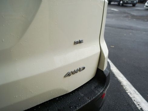 Used 2020 Ford EcoSport SE w/ SE Convenience Package image 3