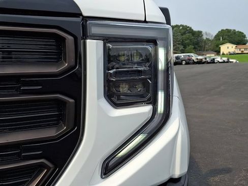 Used 2024 GMC Sierra 1500 AT4X AWD/4WD image 9