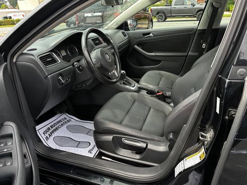 Used 2012 Volkswagen Jetta SE FWD image 11