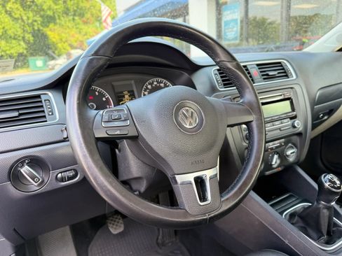 Used 2012 Volkswagen Jetta SE FWD image 30