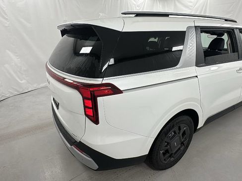 New 2026 Kia Carnival EX FWD image 3